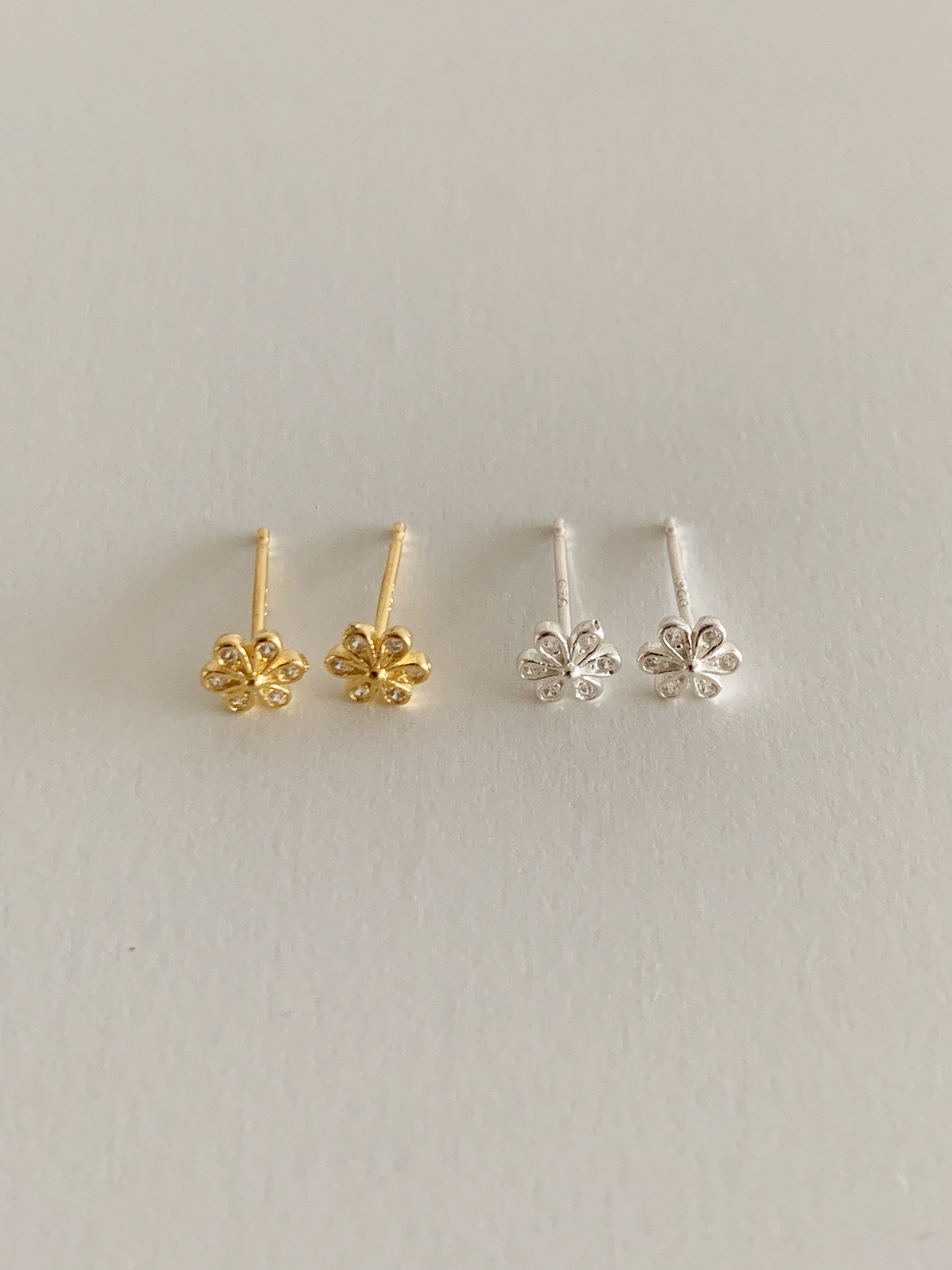 [925 silver] 샤프란 큐빅 꽃 귀걸이 (2 color)