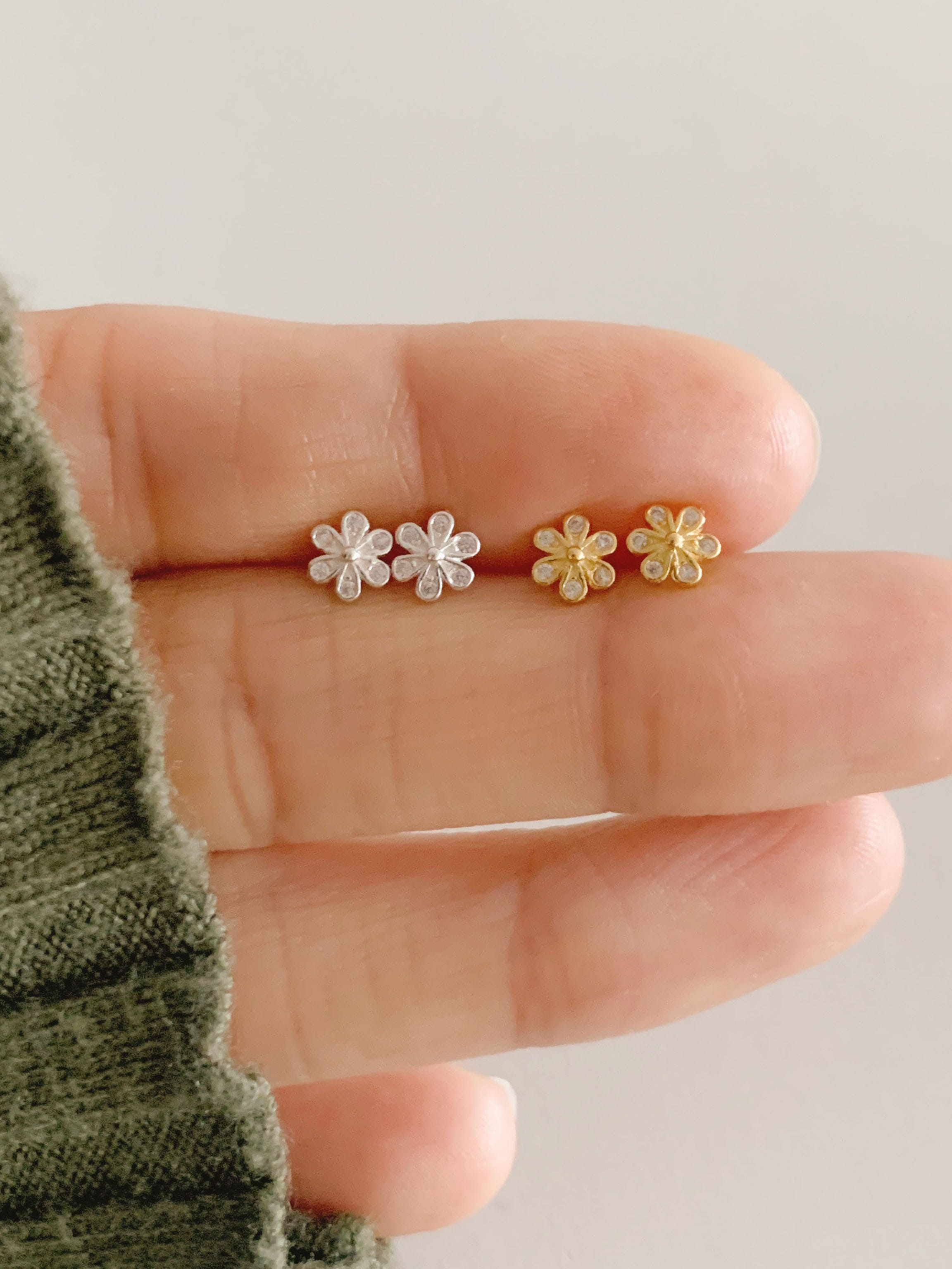 [925 silver] 샤프란 큐빅 꽃 귀걸이 (2 color)