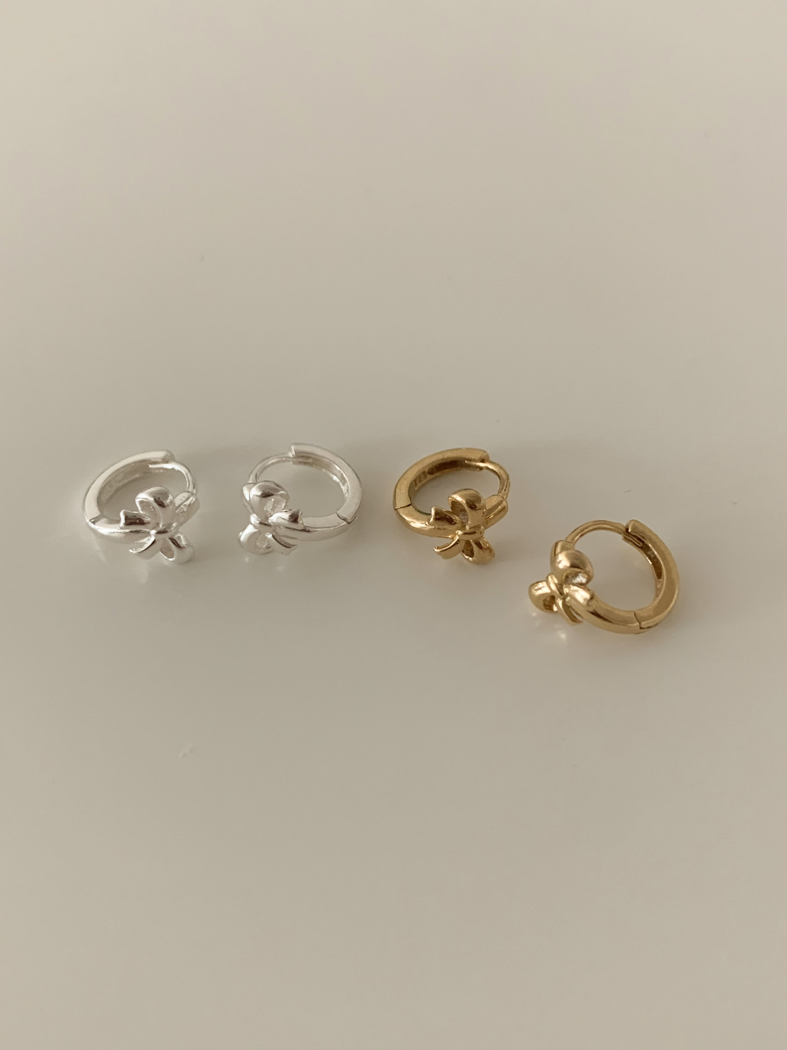 [925 silver] 시에나 리본 원터치 귀걸이 (2 color)