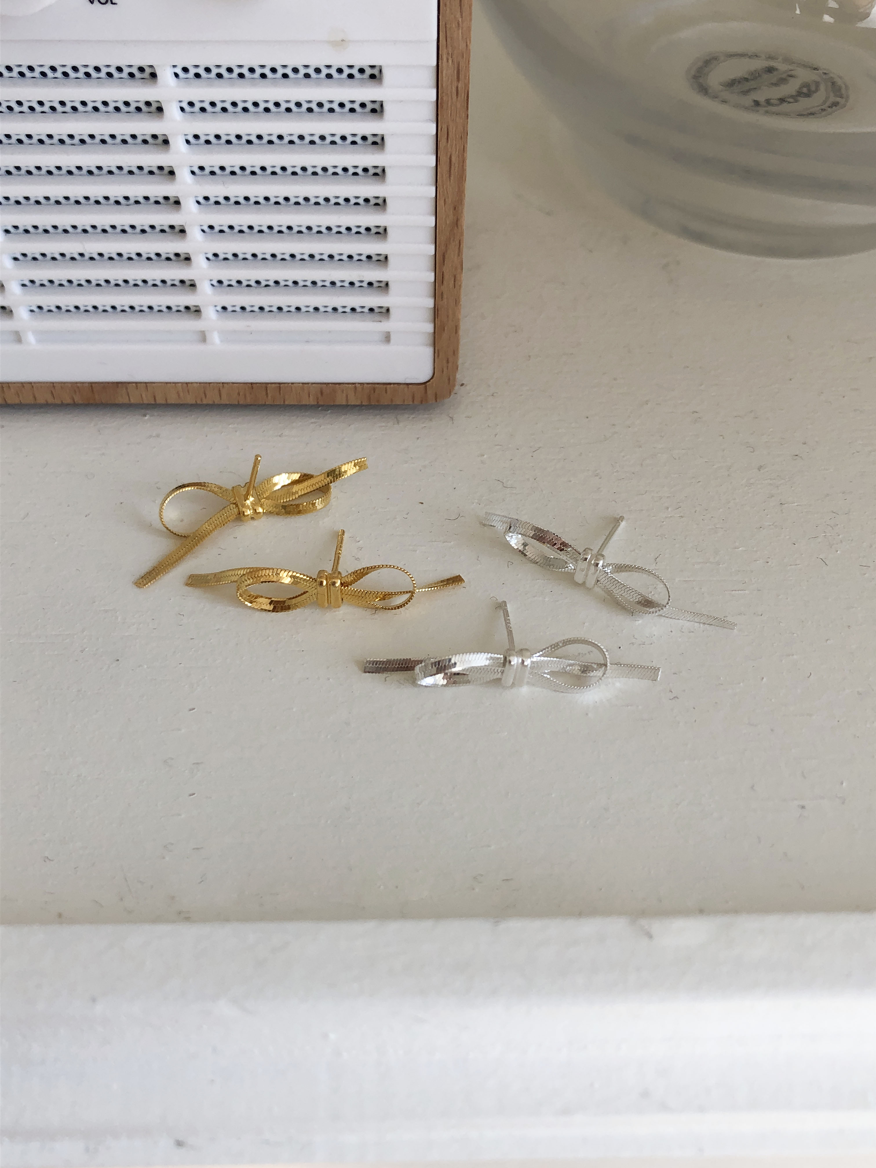 [925 silver] 니스 리본 귀걸이 (2 color)